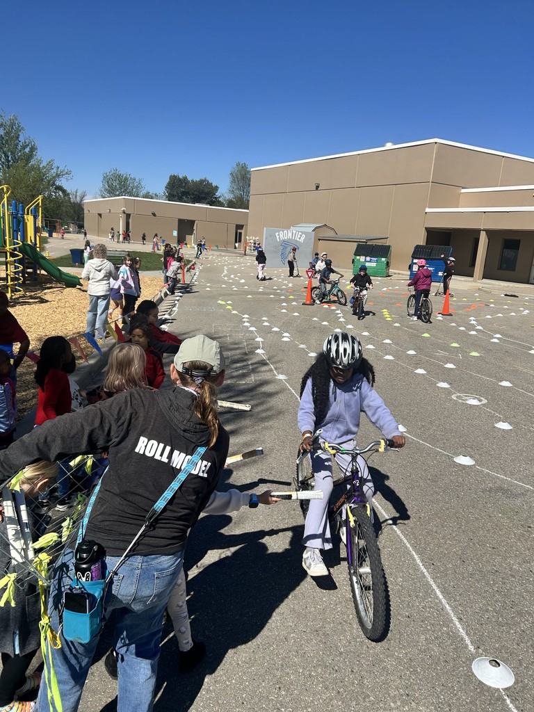 4th graders riding their bikes in the obstacle course.