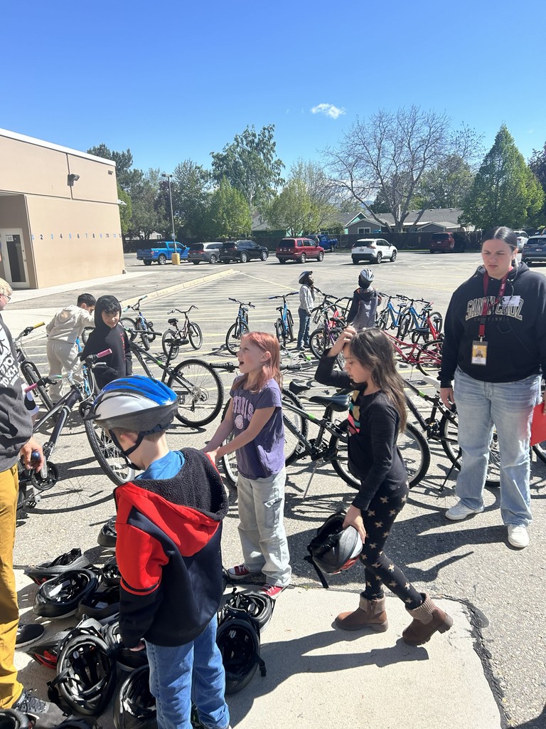 4th graders preparing to ride bikes in the obstacle course.