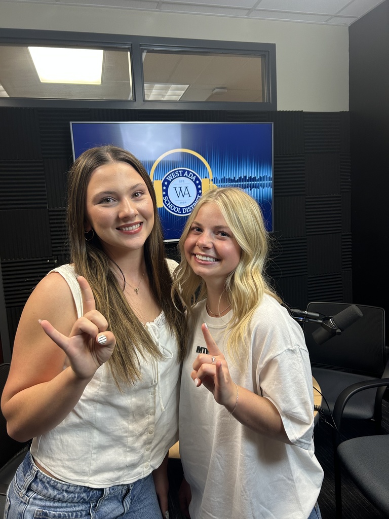 Mountain View High School’s outgoing ASB President, Sophia, and incoming President, Addie.