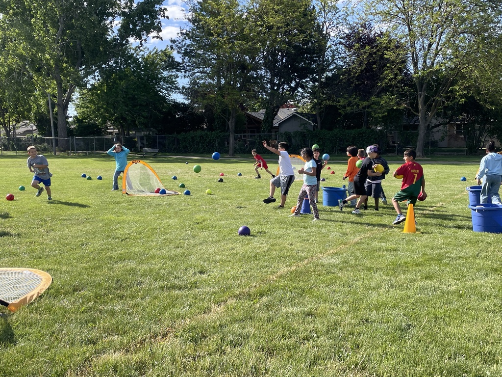 3rd graders playing "turkey hunt"