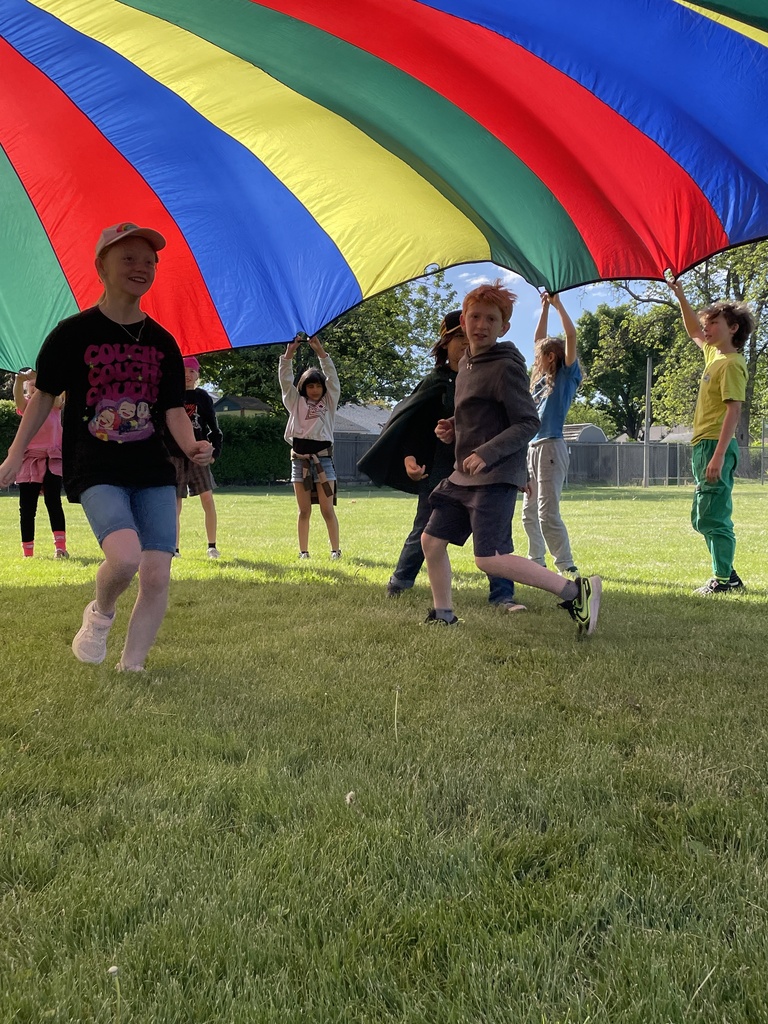 5th graders running under the parachute