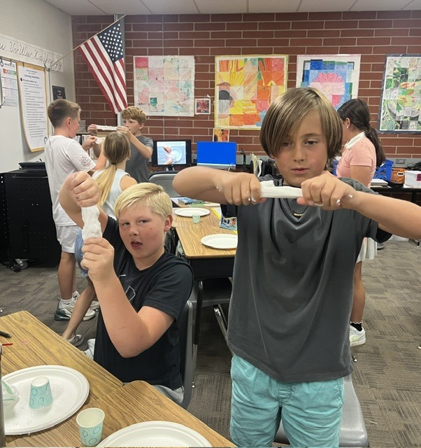 5th graders are making slime.