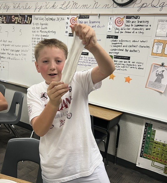 5th graders are making slime.