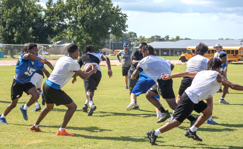 It’s scrimmage time for the Pelicans! 🏈💪 Port Allen faces White Castle this Thursday at 5:30 PM at White Castle High School, 58115 Hwy 1141, White Castle, LA. 📍
