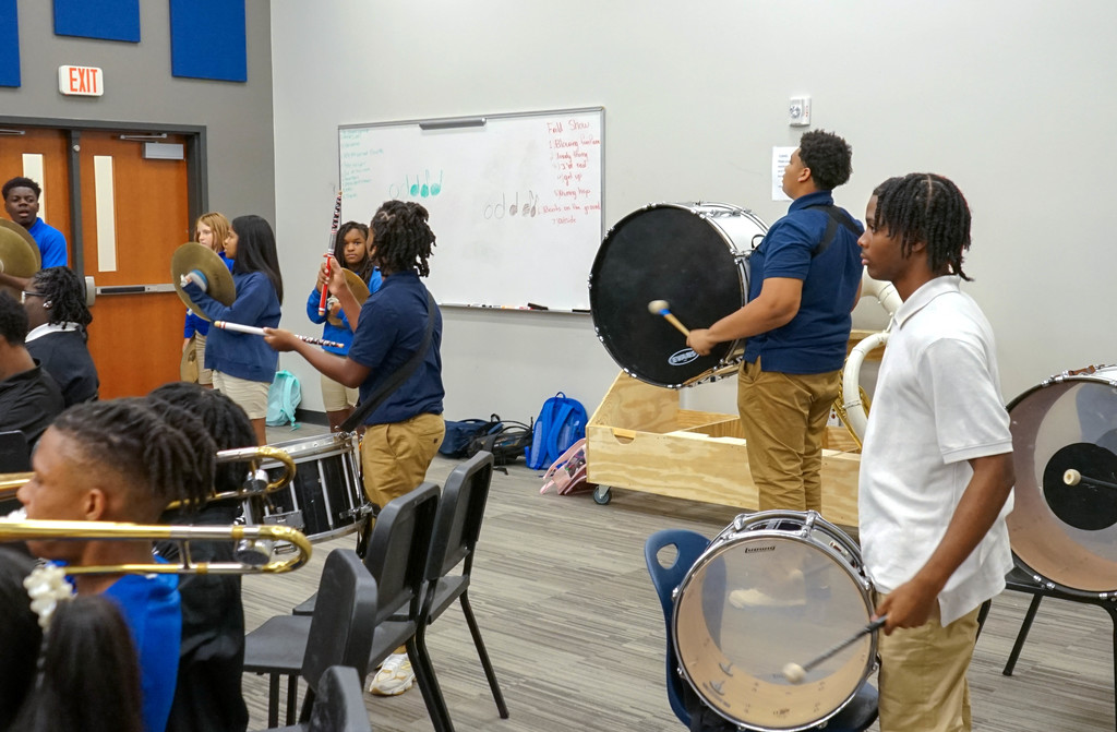 💙🥁 Hard work happens long before the spotlight! The Band of Blue has been putting in hours of practice to keep our Pelican spirit strong. Can’t wait to see them shine on the field! 🎶 #BandOfBlue #PelicanPride