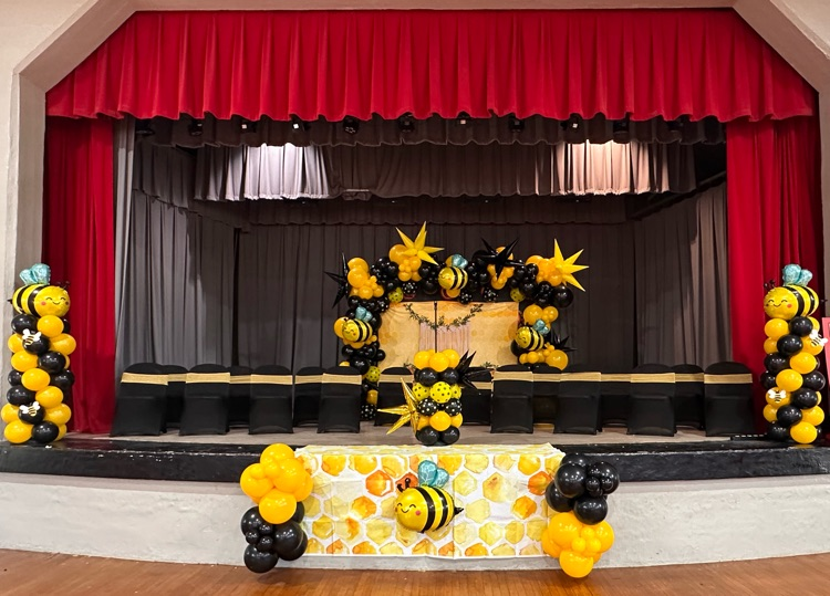 Thank you for the beautiful balloon decor Mrs. Alicia Blackwell!🐝🎉