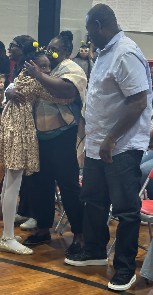 Celebrating with her proud family😊