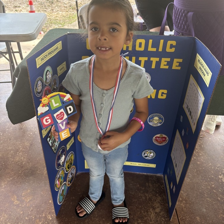  Port Allen Elementary Girl Scouts enjoying an event at BR Zoo. They learned about animals and how to take care of our planet. 