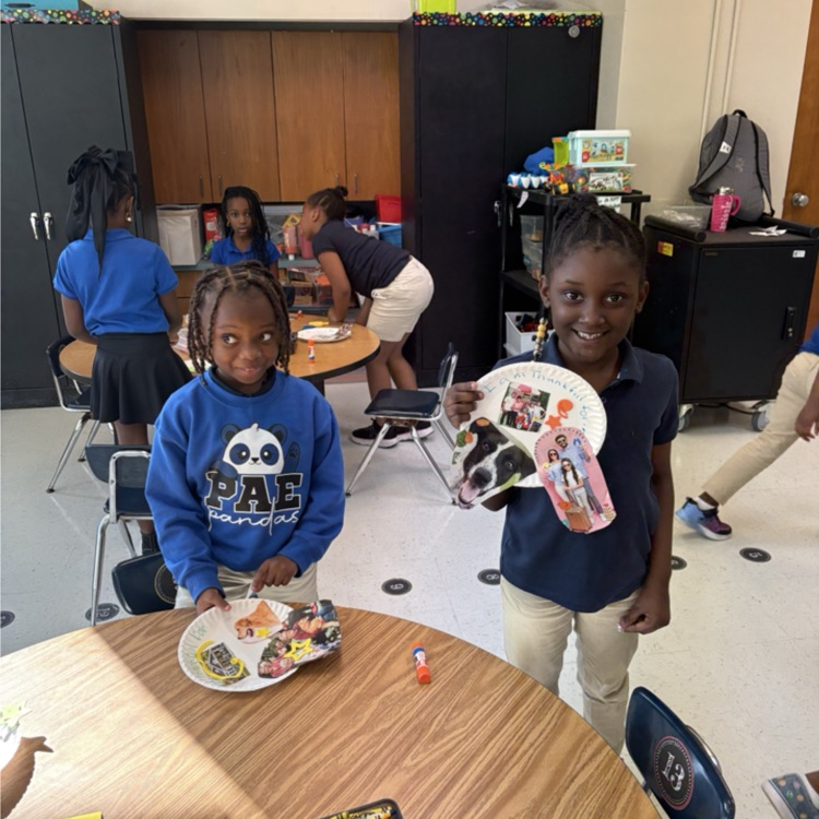 😊👋PAES Girl Scouts learned about sisterhood. They made a Thankful Collage and played Noodle Hockey.