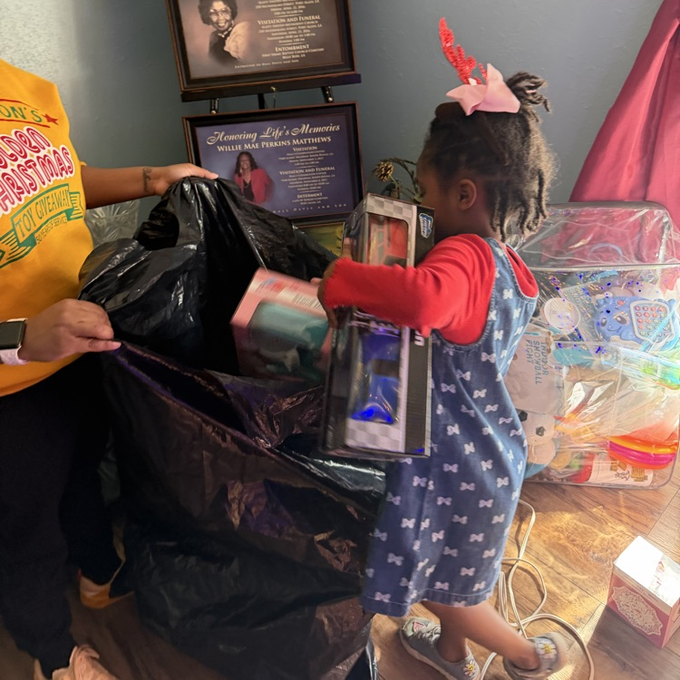 PAES Girl Scouts helping today with The Anderson's Toy Give Away! 🧸 