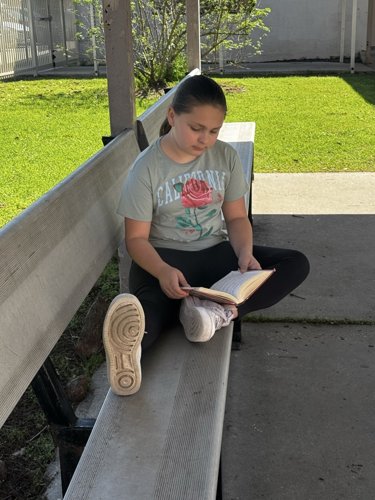 students reading