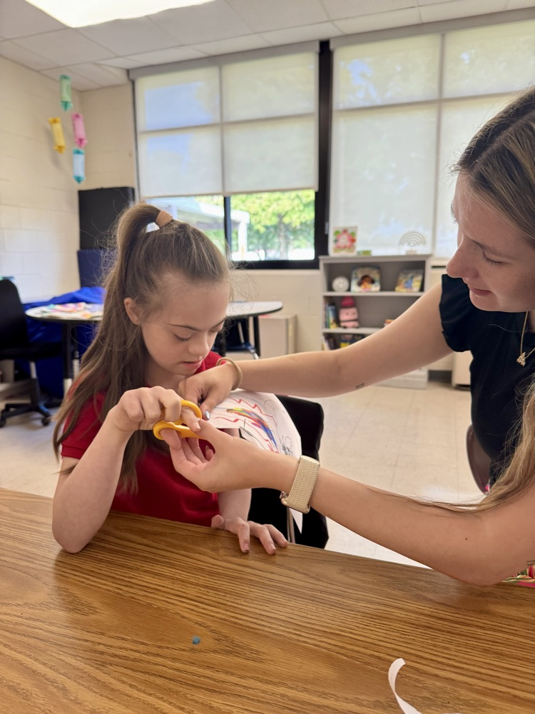 Ms. Roberts Class is working in the “By the Sea” Unit, so that means we make jellyfish in adaptive art!!