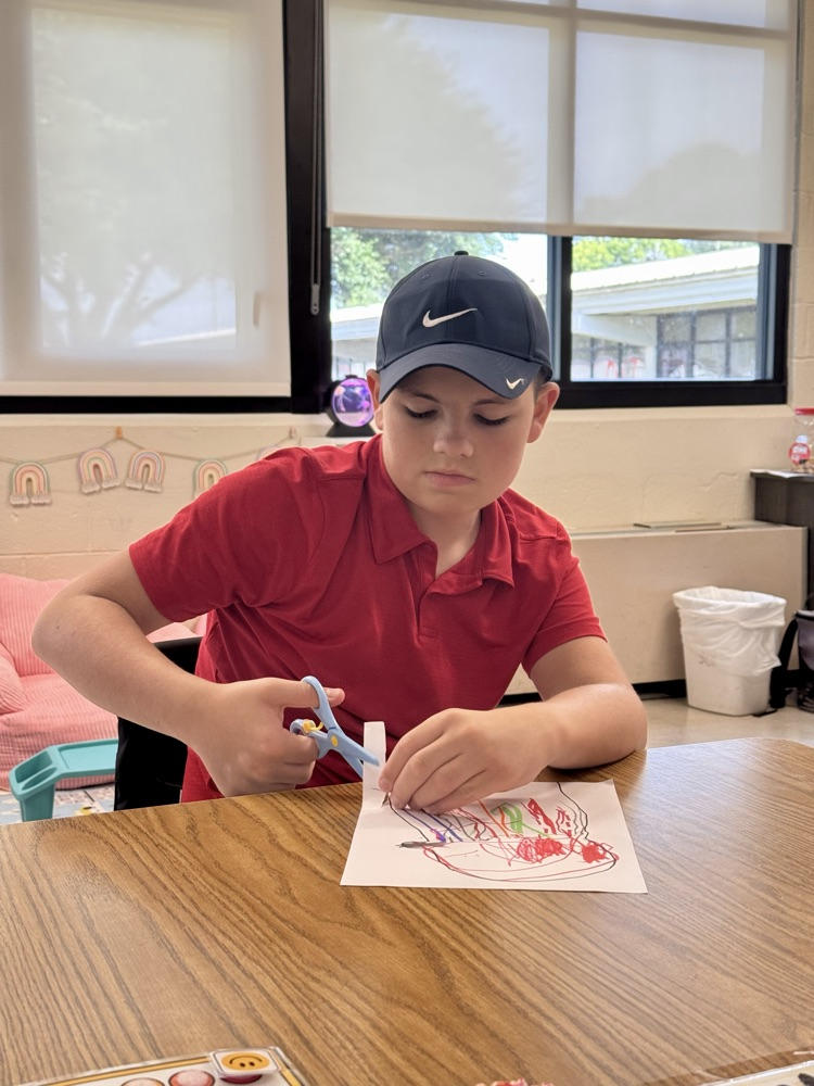 Ms. Roberts Class is working in the “By the Sea” Unit, so that means we make jellyfish in adaptive art!!