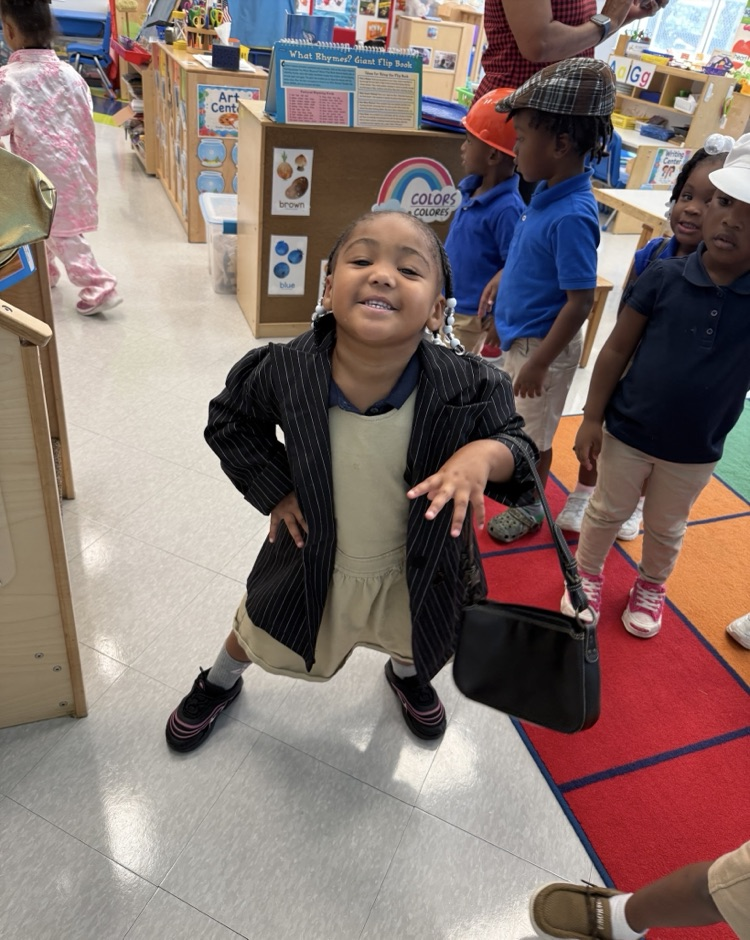 Storytime in Ms. Butler and Mrs. Byrd's was all about Aunt Jessie's Hats. Aunt Jessie brought her hat collection to their classroom. 