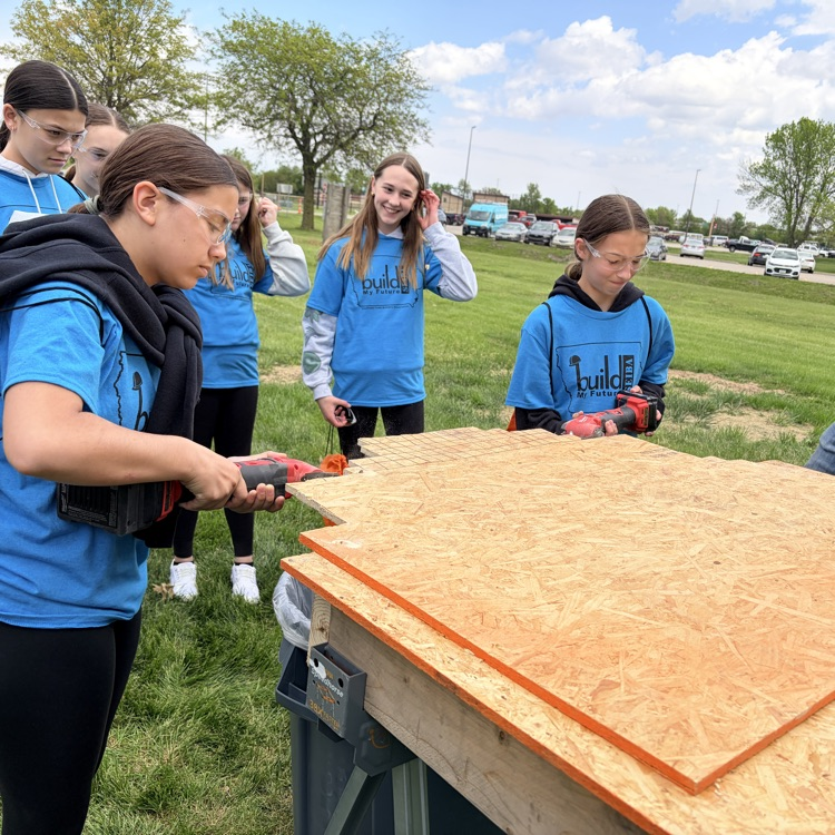 7th graders at carpentry station