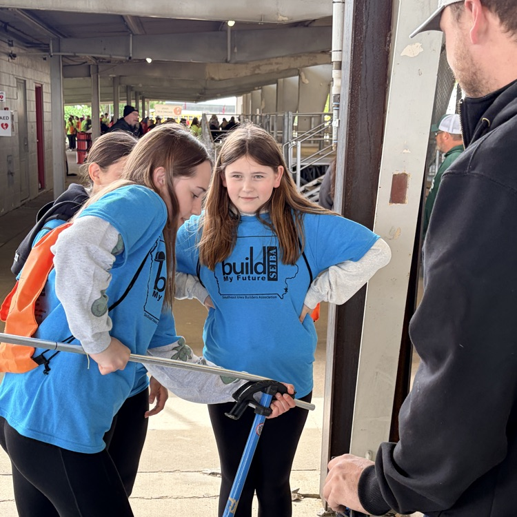 7th graders at pipe bending station