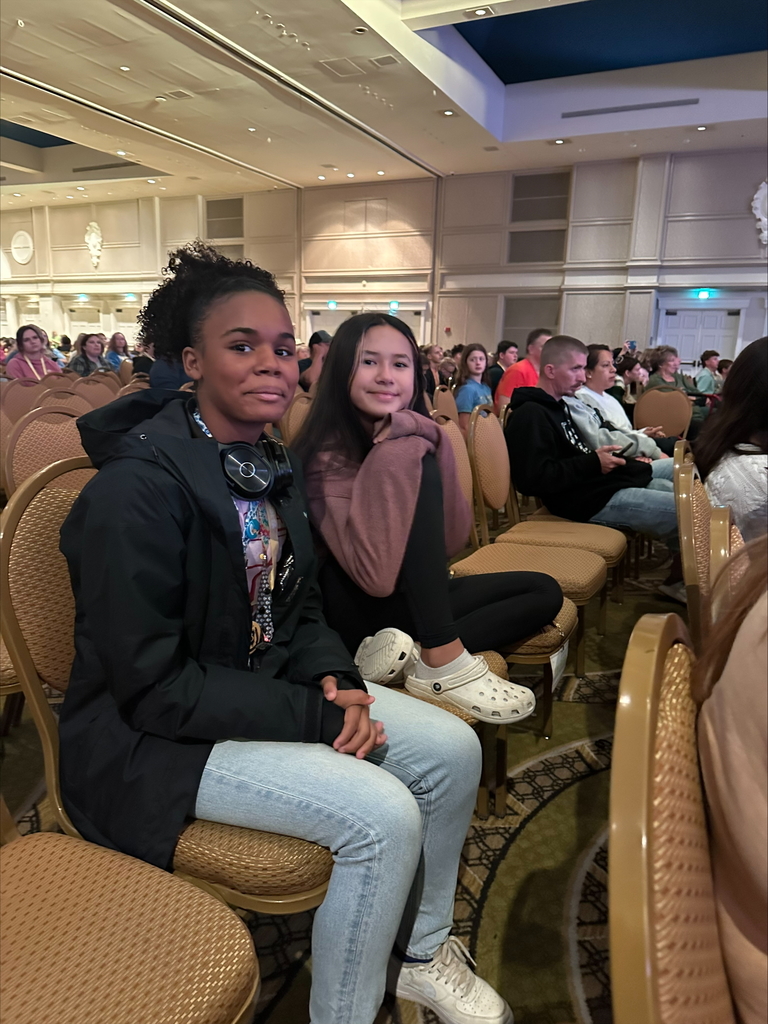 beta students at convention in front of christmas decorations at opryland hotel