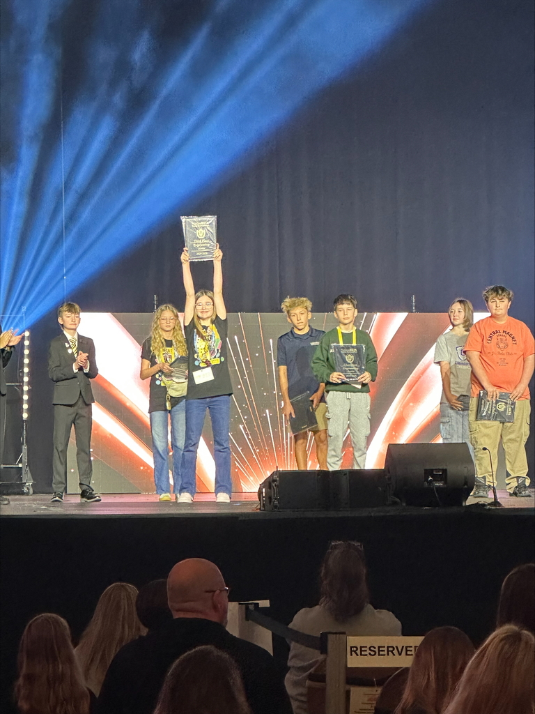 beta students at convention in front of christmas decorations at opryland hotel