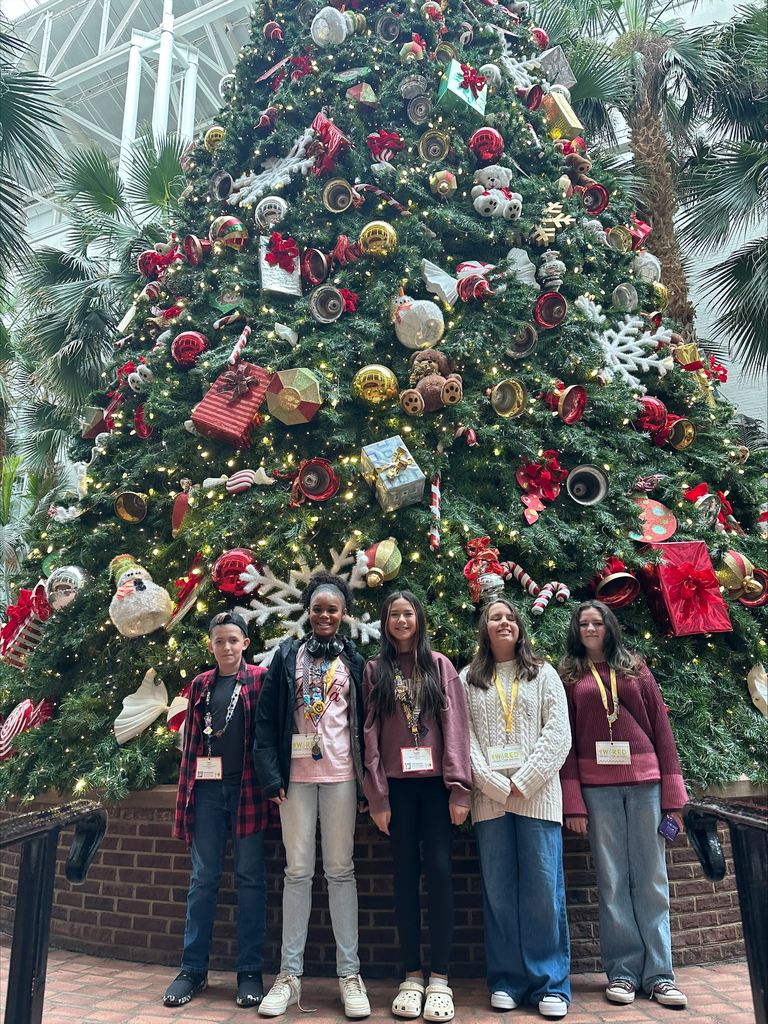 beta students at convention in front of christmas decorations at opryland hotel