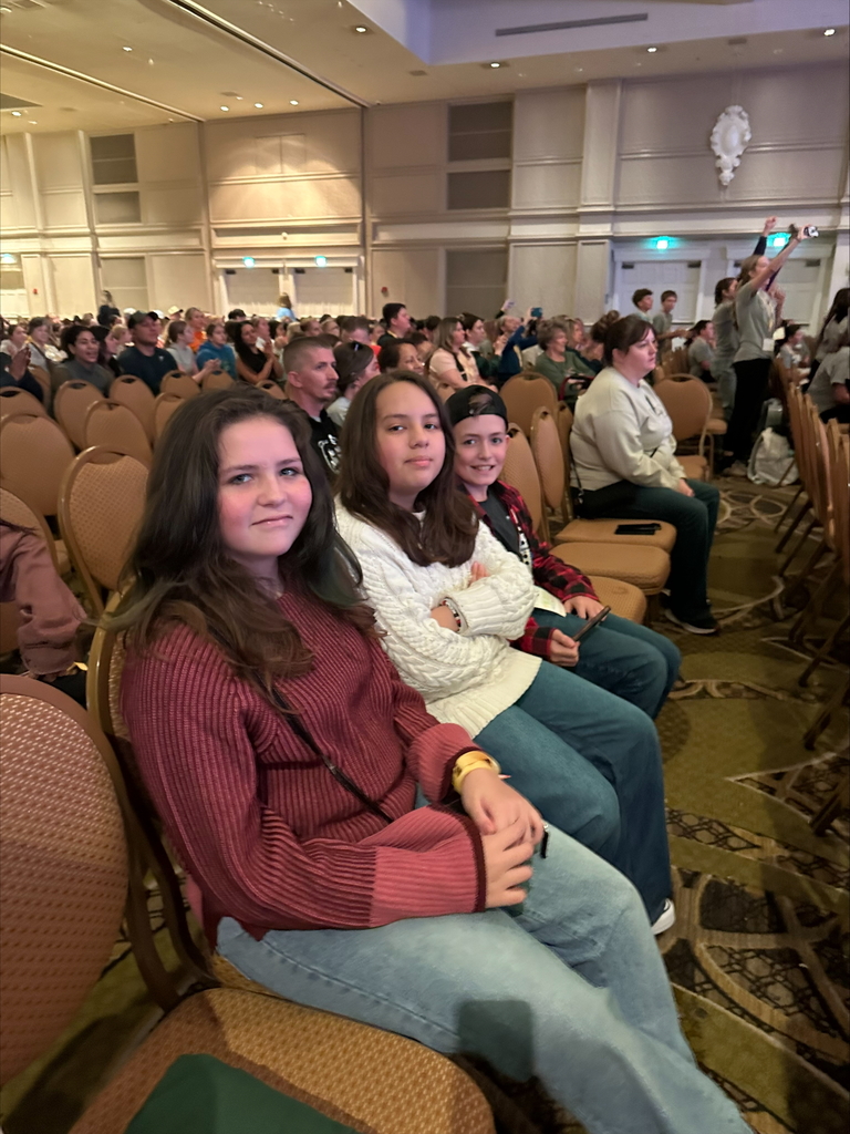 beta students at convention in front of christmas decorations at opryland hotel