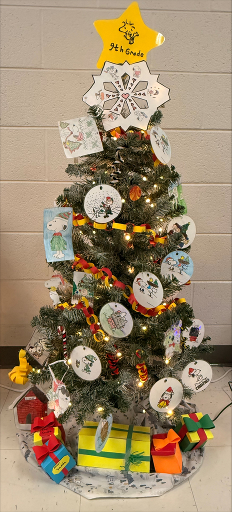 9th grade tree, theme: Snoopy Christmas