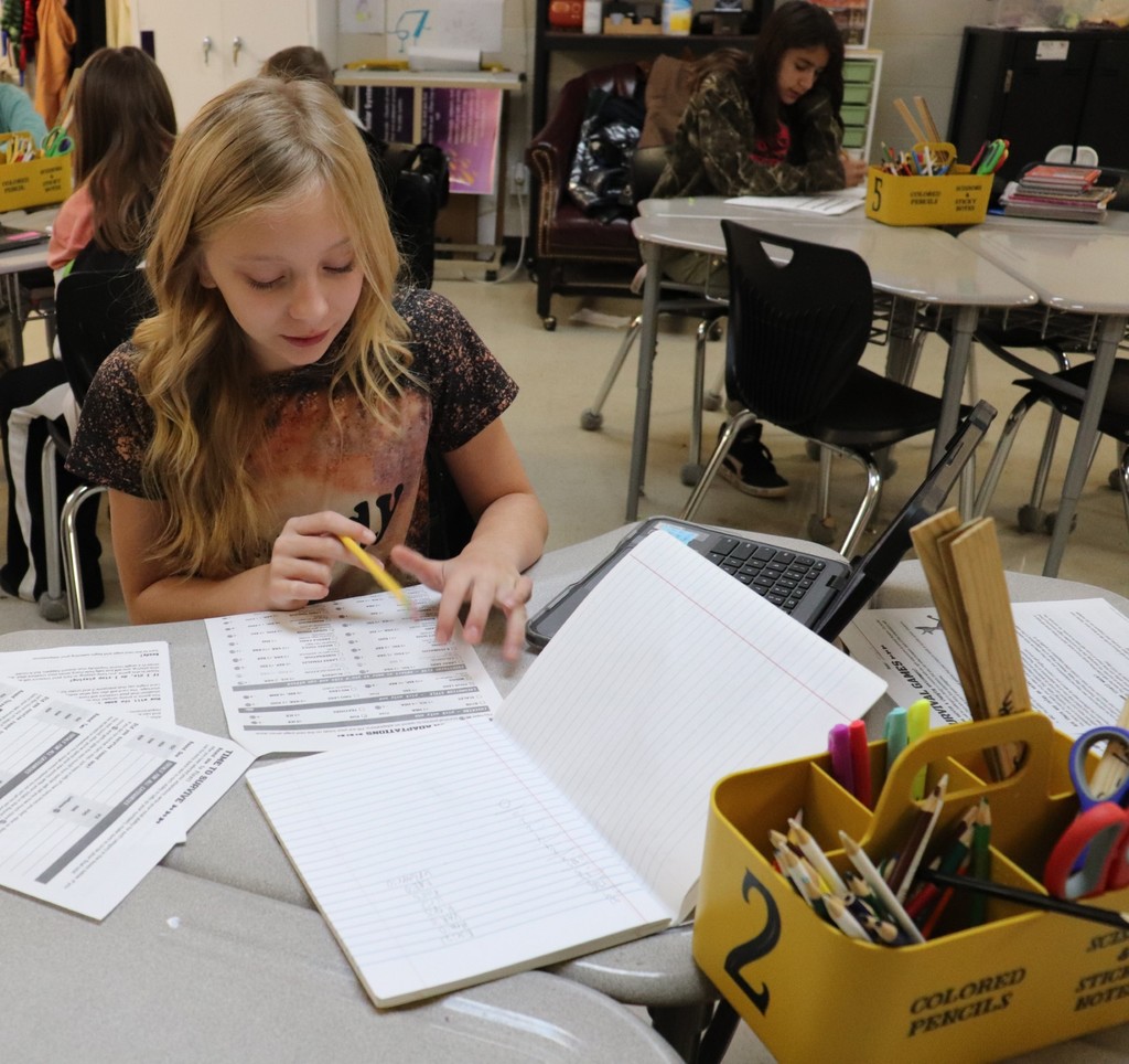 WCES 5th grade students learn about animal adaptations in ms emilys classroom