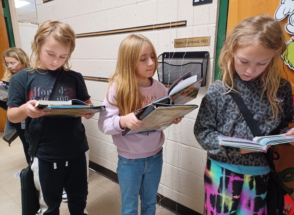 wces students reading while waiting in line