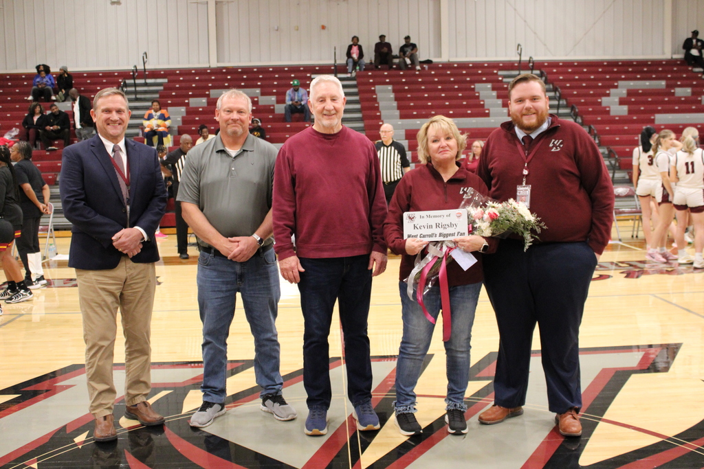 WCSSD Superintendent, Preston Caldwell; Board Member, William Robinson; family of Kevin Rigsby; and WCHS Principal, Adam Douglas presenting a plaque in Kevin Rigsby's honor 