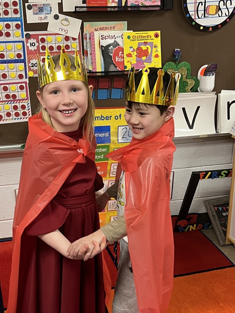 west carroll primary students dressed as royalty as they study the medieval period in ela and celebrate with a medieval feast