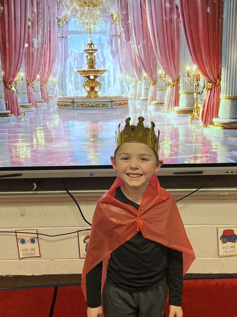 west carroll primary students dressed as royalty as they study the medieval period in ela and celebrate with a medieval feast