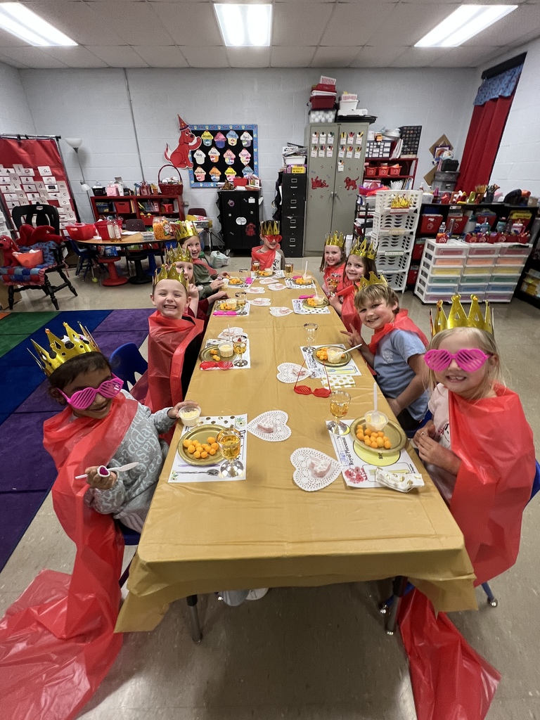 west carroll primary students dressed as royalty as they study the medieval period in ela and celebrate with a medieval feast