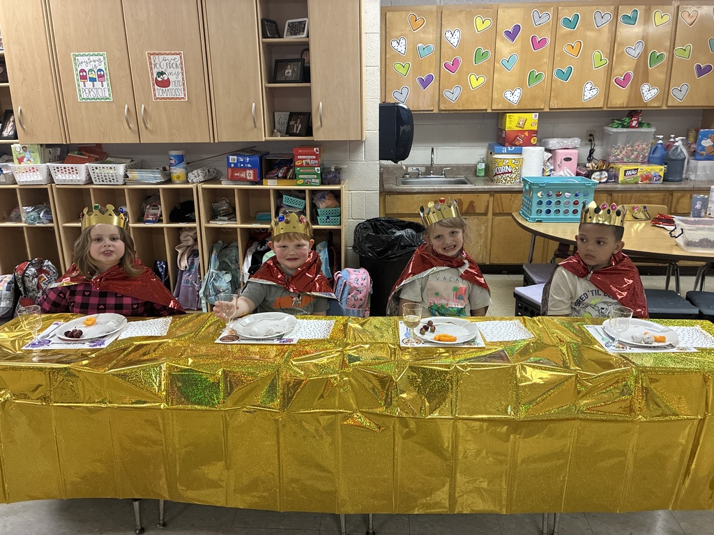 west carroll primary students dressed as royalty as they study the medieval period in ela and celebrate with a medieval feast