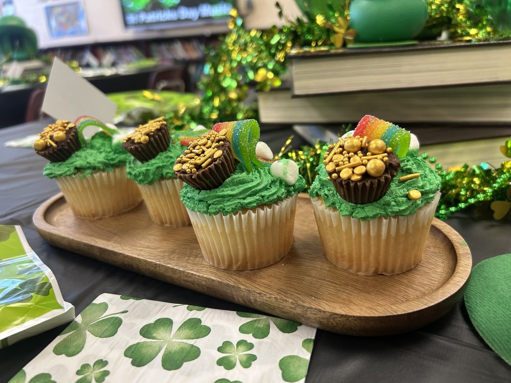 special st patricks day cupcakes for readers at celebration
