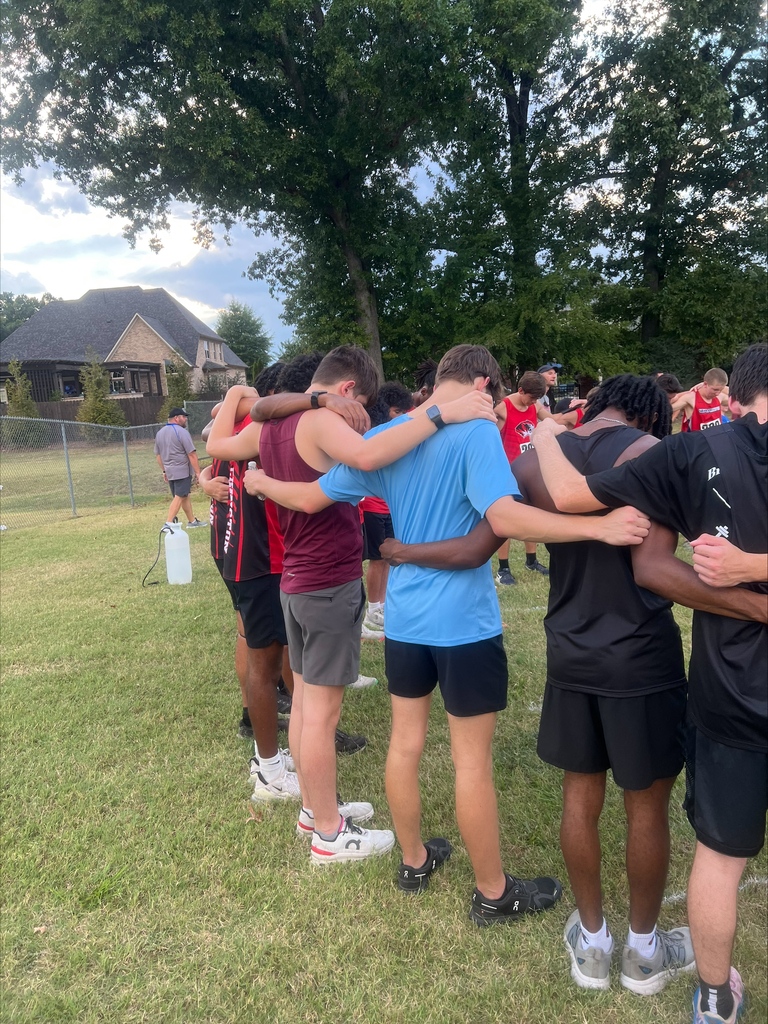 cross country runners praying before match