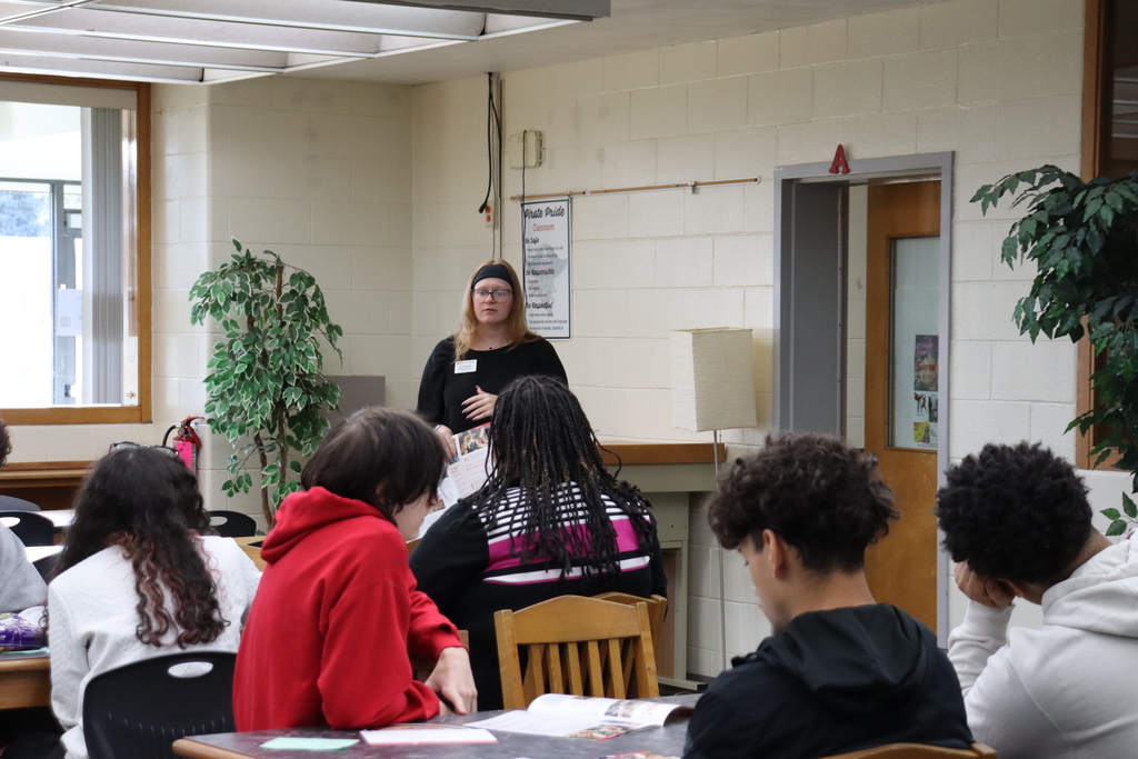 OH State representative speaking with students