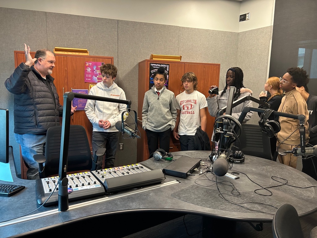 Middle School students visit media room at University of Dayton