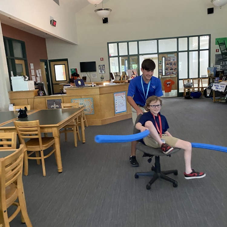 Club Read students play games at their first meeting
