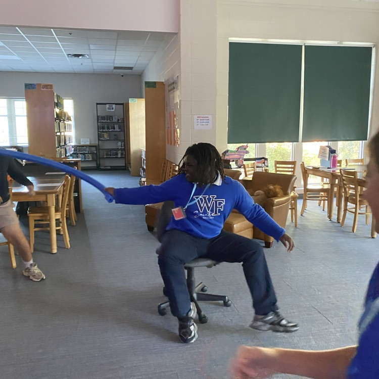 Club Read students play games at their first meeting