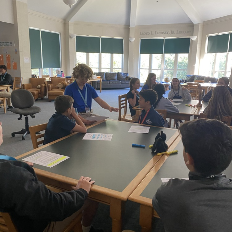Club Read students play games at their first meeting
