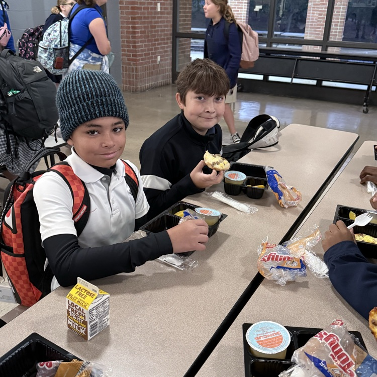 Students eating bagels