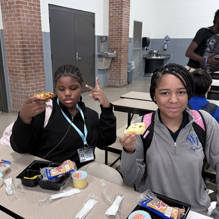 Students with bagels