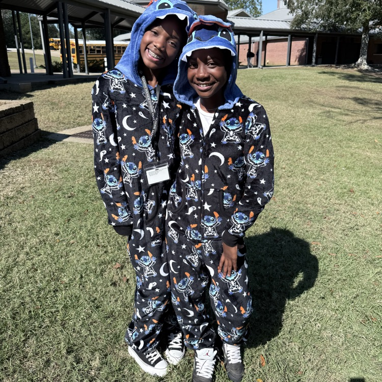 Students wear pajamas for hoco day 1