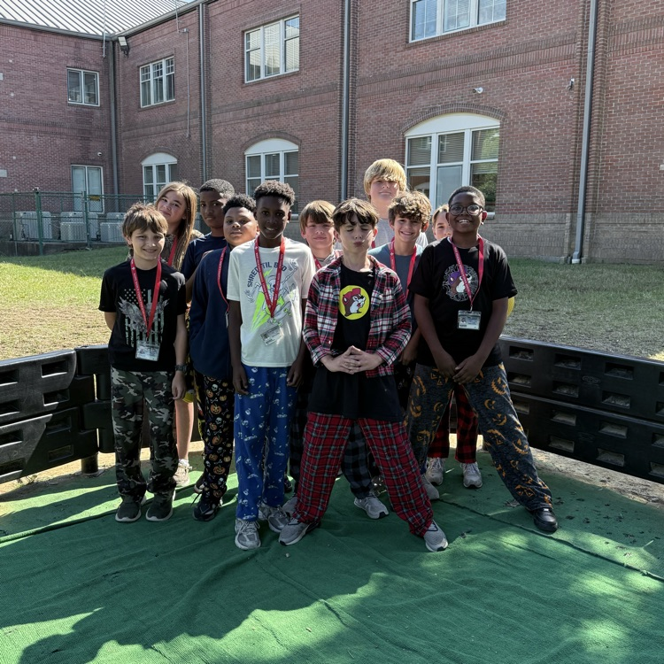 Students wear pajamas for hoco day 1