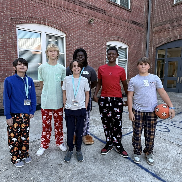 Students wear pajamas for hoco day 1