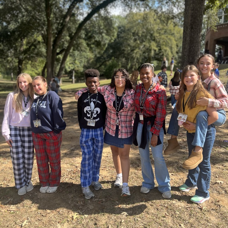 Students wear plaid for HOCO