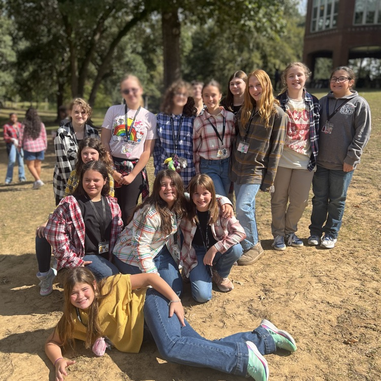 Students wear plaid for HOCO