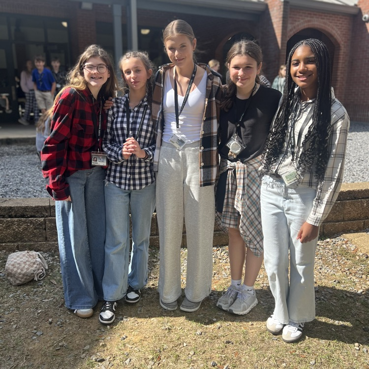 Students wear plaid for HOCO