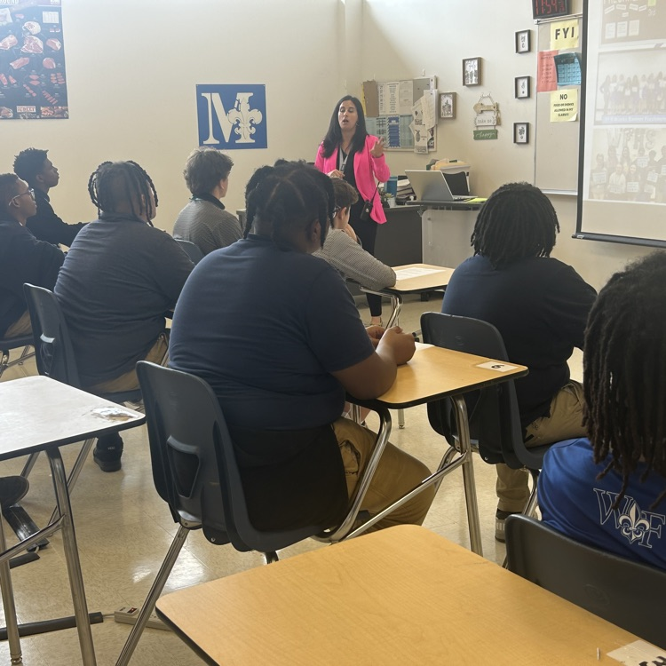 students receive scheduling help from Ms. DeSalvo