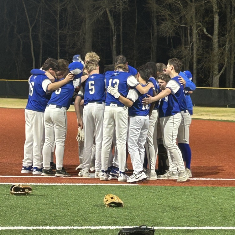 students rally before the game