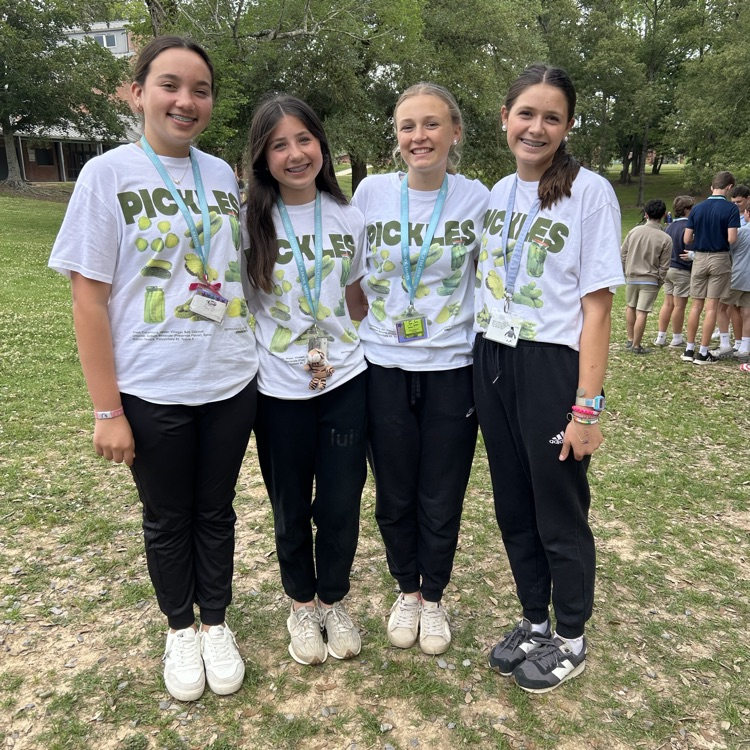 Students dressed alike for Twin Day